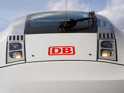 <p>ICE 4 Baureihe 412 siebenteilig - Symbol- / Detailaufnahme</p> <p>ICE 4 Baureihe 412 siebenteilig - Symbol- / Detailaufnahme</p> Schlagwort(e): Geschichte, Detail, ICE 4 Baureihe 412, Außen, Symbolbild, Historische Bilder, 30 Jahre ICE, ICE, ICE 4 siebenteilig, 2021 - archivierte Themen, Symbolbilder, ICE 4, Konzern, Archivierte Themen, Personenverkehr