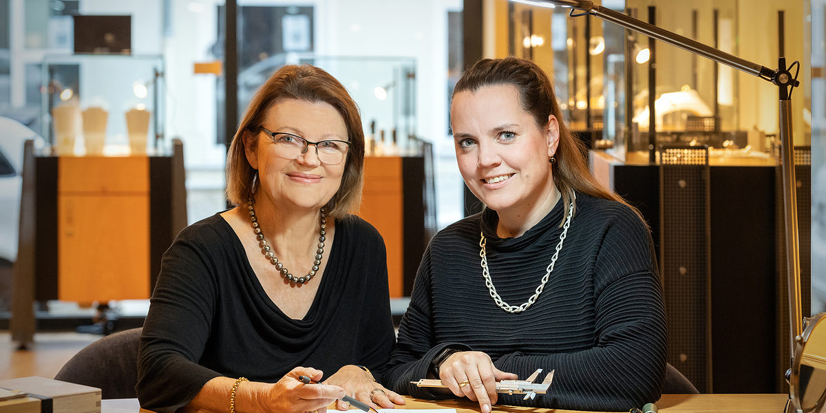 Unternehmensnachfolge Goldschmiede Wesenberg Marion_Buth (l.) Helena Krüger