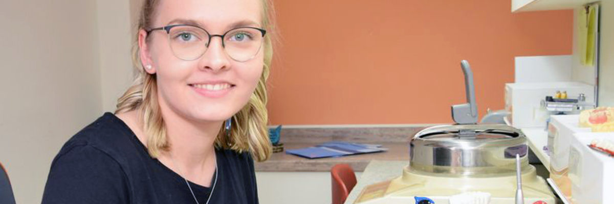 Lehrling des Monats Februar 2023 Zahntechnikerin Saskia Katzschke