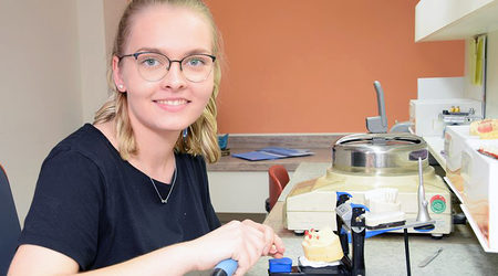 Lehrling des Monats Februar 2023 Zahntechnikerin Saskia Katzschke