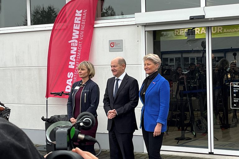 Besuch Arbeitskreis Unternehmerfrauen im Handwerk Cottbus Olaf Scholz