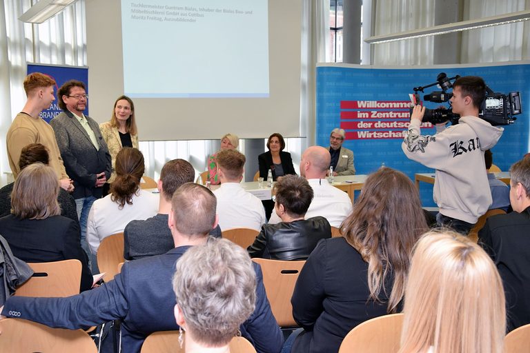 Gymnasium Plus Handwerk 2023 mit Bildungsministerin