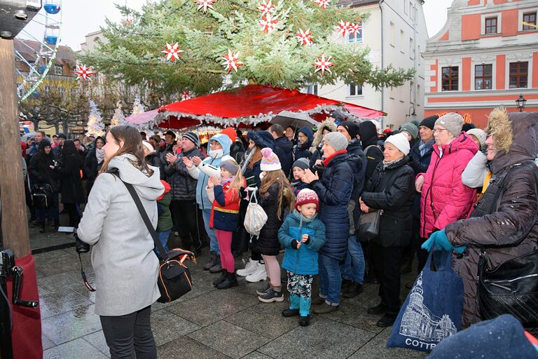 Stollenanschnitt Weihnachtsmarkt Cottbus