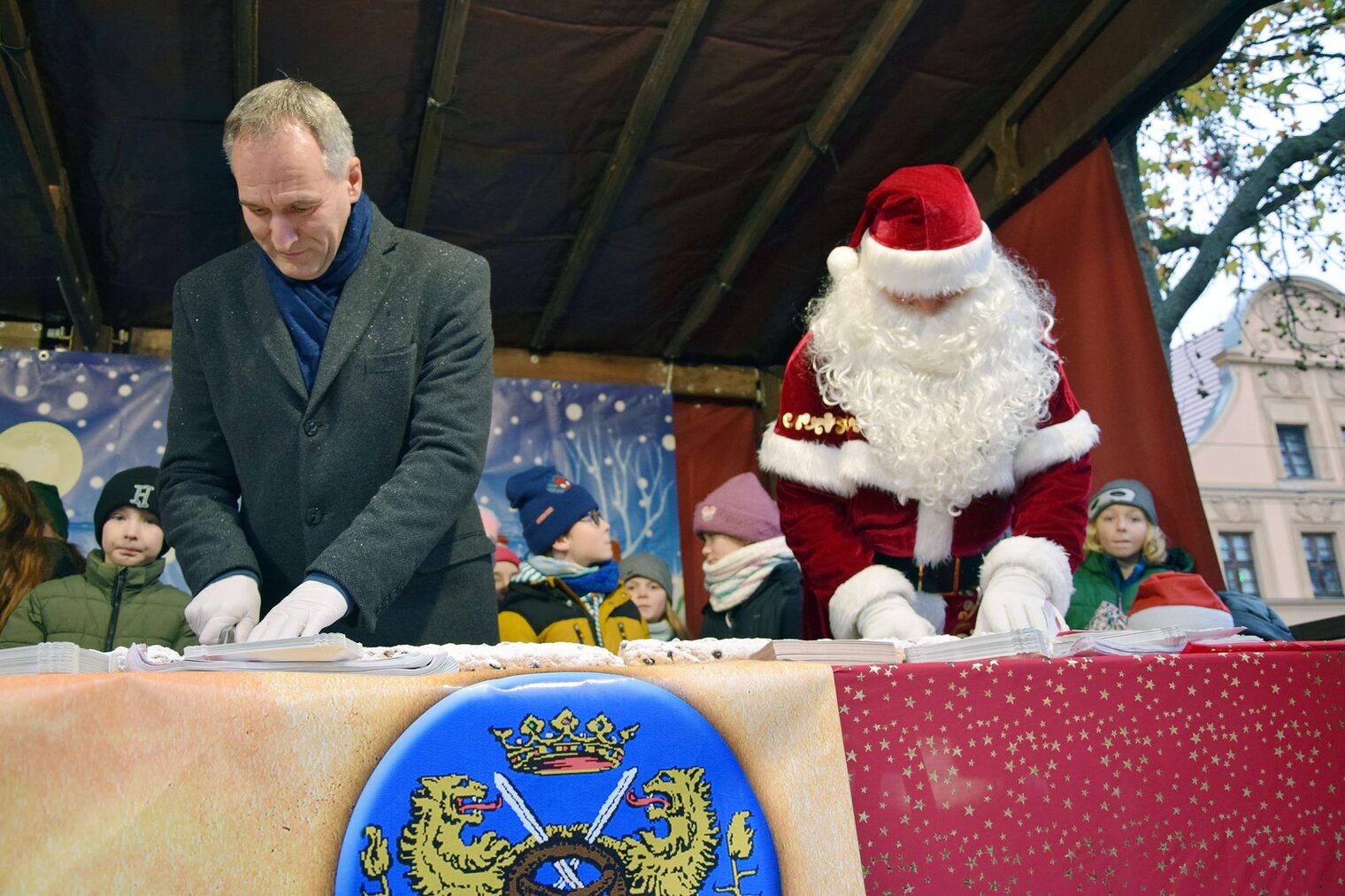 Stollenanschnitt Weihnachtsmarkt Cottbus