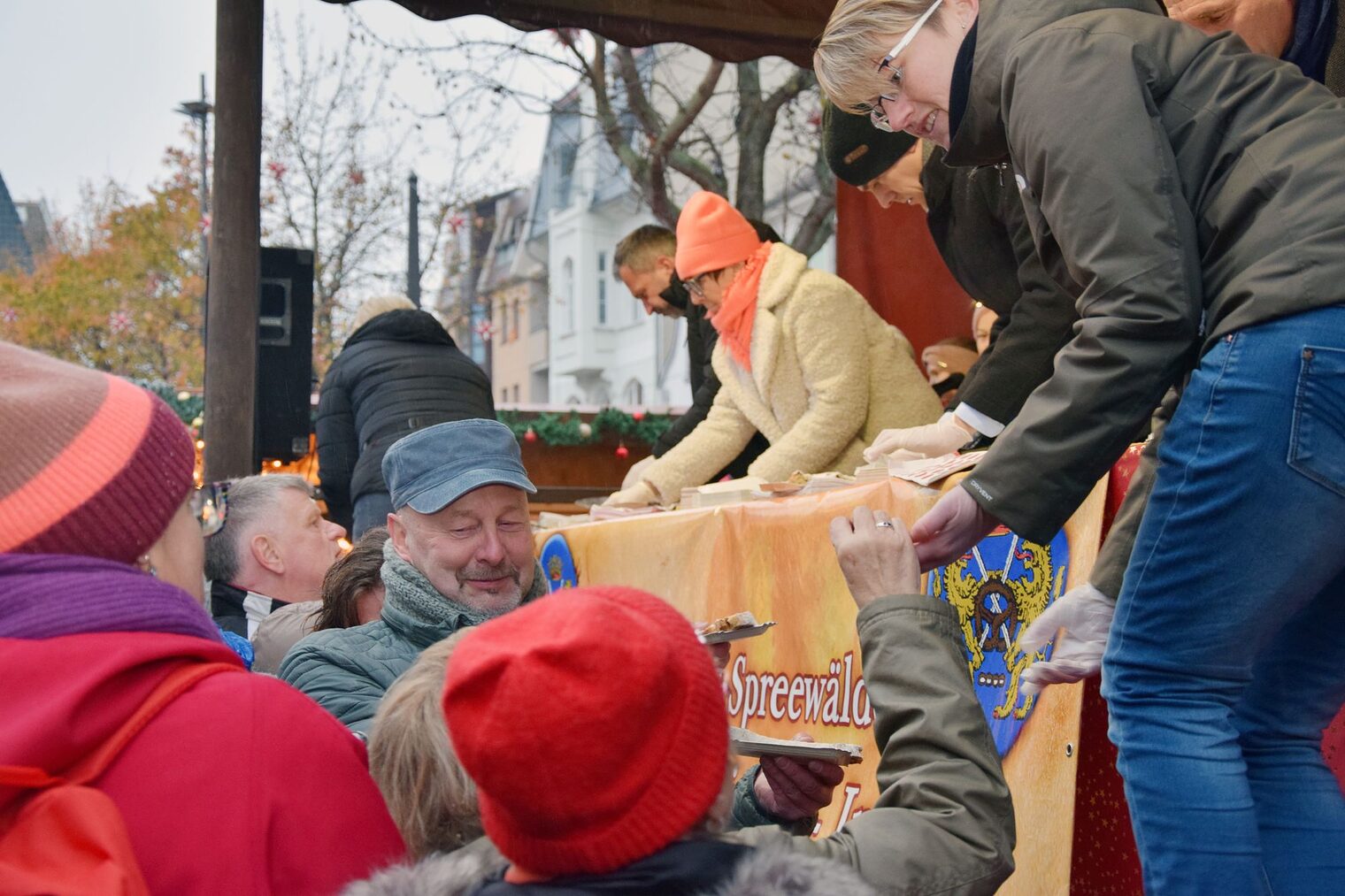 Stollenanschnitt Weihnachtsmarkt Cottbus