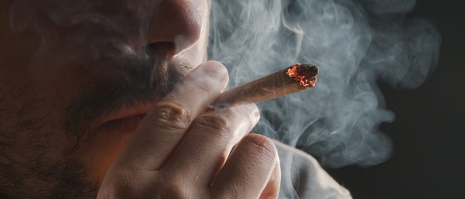 Cannabis Joint rauchen