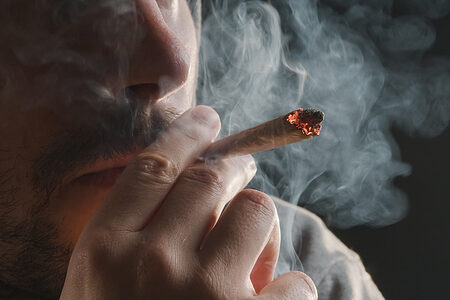 Cannabis Joint rauchen