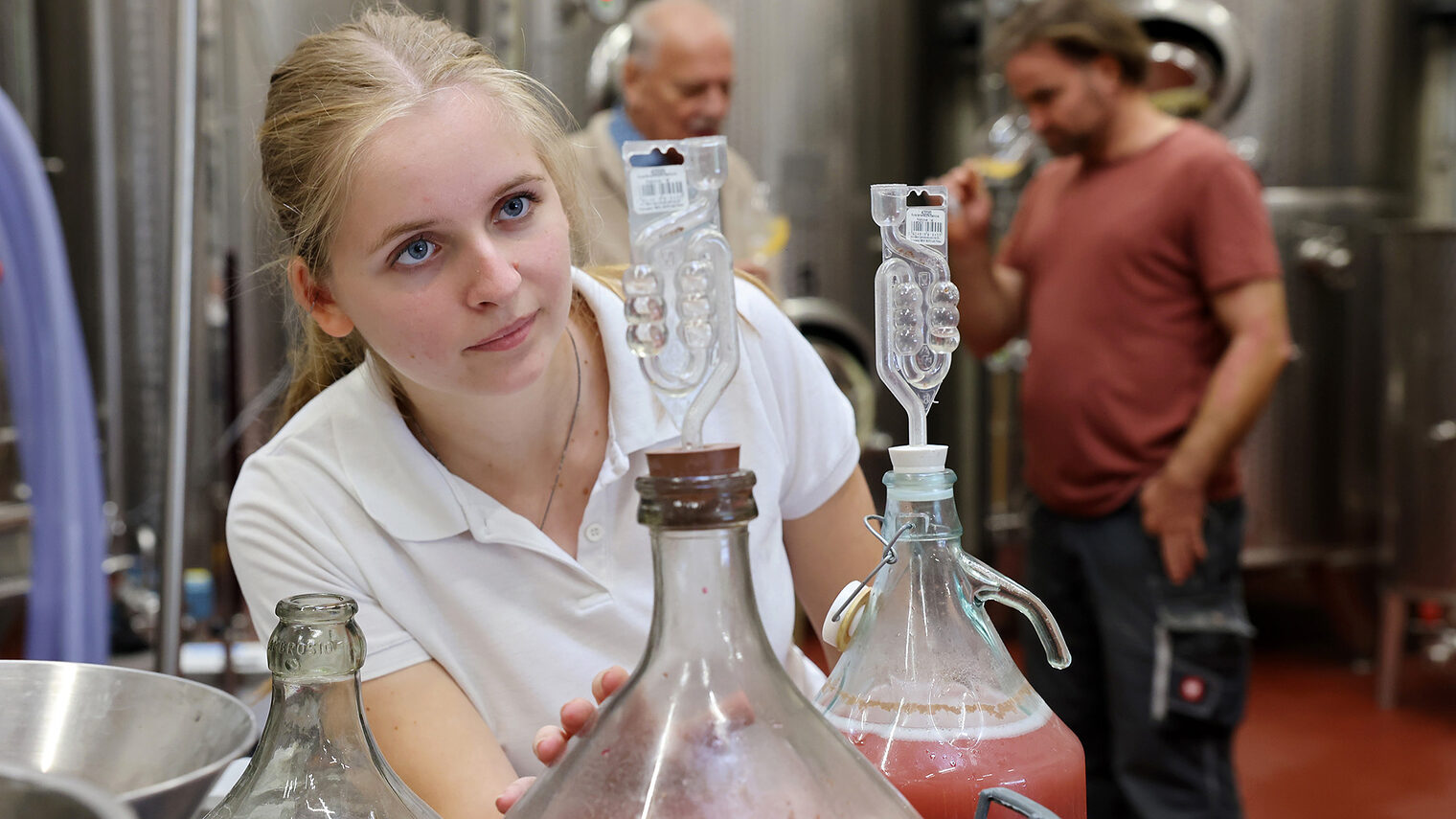 Angehende Weintechnologin