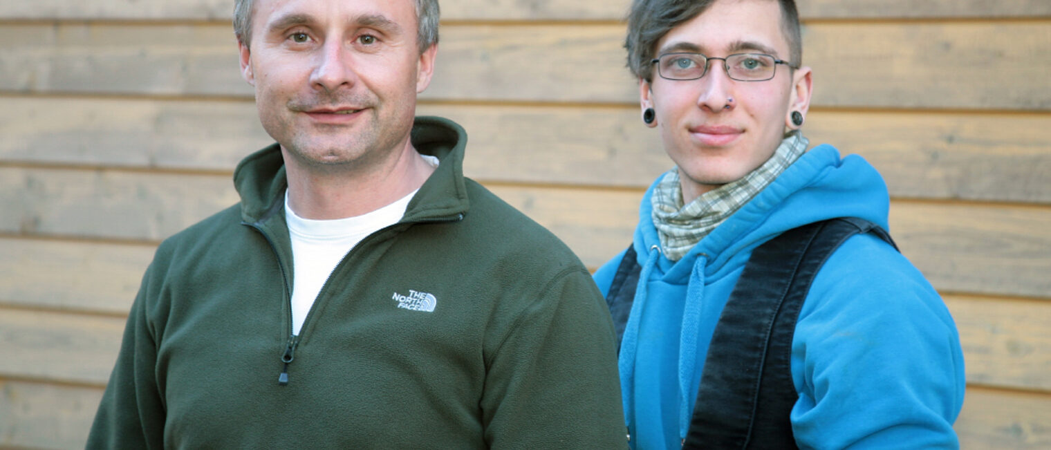 Lehrling des Monats" Marek Sommer, zusammen mit seinem Ausbilder Thomas Ihle, Geschäftsführer der Dachkonzept-Ihle GmbH. Lehrling des Monats" Marek Sommer, zusammen mit seinem Ausbilder Thomas Ihle, Geschäftsführer der Dachkonzept-Ihle GmbH.