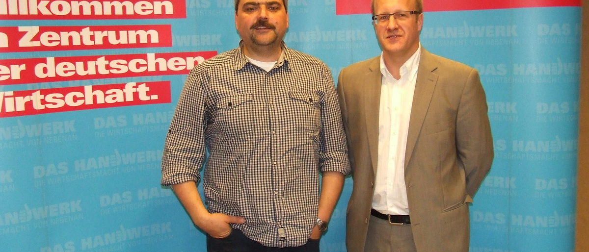 Jens Kurrar und Kai Schultchen, Geschäftsführer der Dörr GmbH Lübben, suchen teamfähige Meister oder Ingenieure für die Bauleitung von HSL-Anlagen. (v.l.n.r.) Jens Kurrar und Kai Schultchen, Geschäftsführer der Dörr GmbH Lübben, suchen teamfähige Meister oder Ingenieure für die Bauleitung von HSL-Anlagen. (v.l.n.r.)