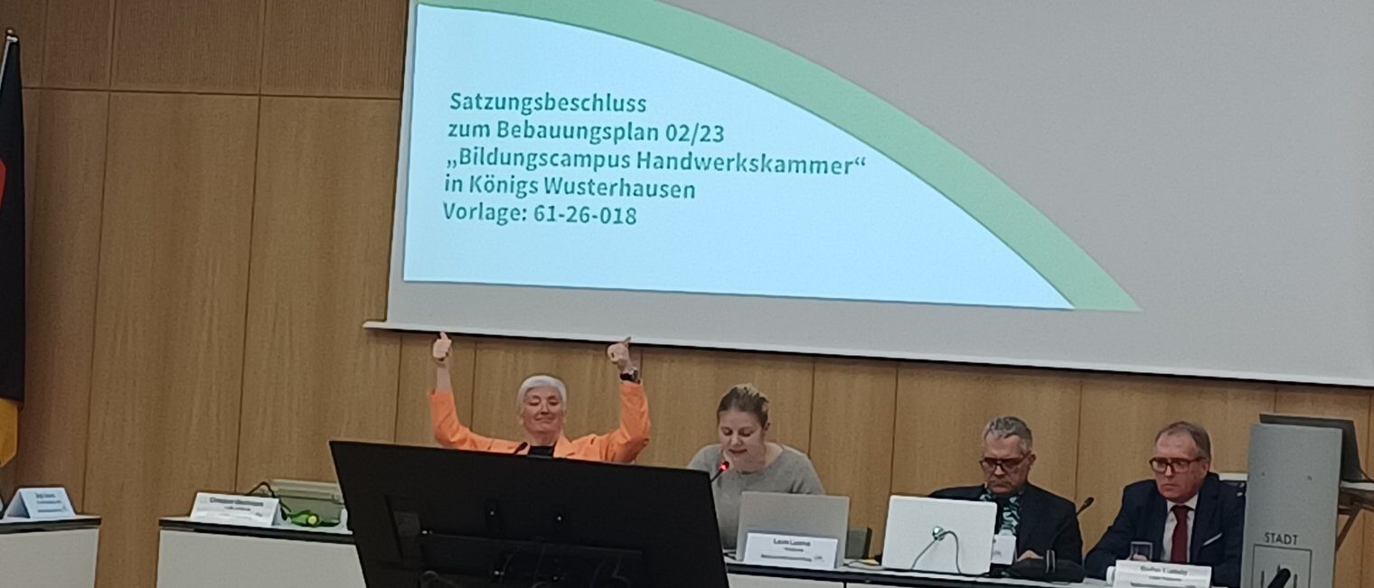 Bürgermeisterin der Stadt Königs Wusterhausen Michaela Wiezorek freut sich, dass der Satzungsbeschluss zum Bebauungsplan einstimmig erfolgte.