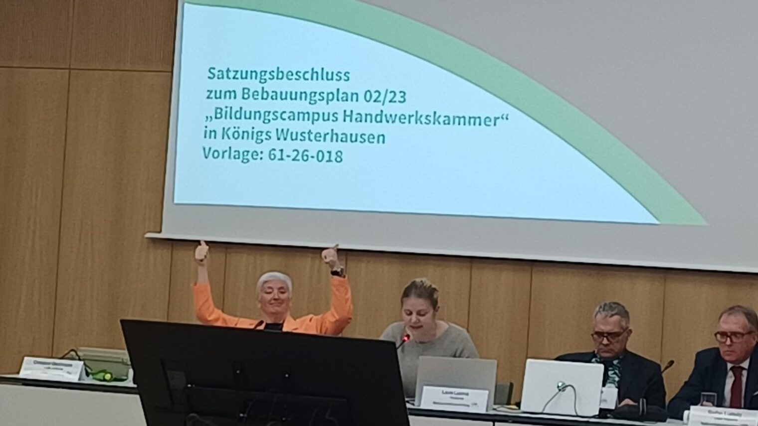 Bürgermeisterin der Stadt Königs Wusterhausen Michaela Wiezorek freut sich, dass der Satzungsbeschluss zum Bebauungsplan einstimmig erfolgte.