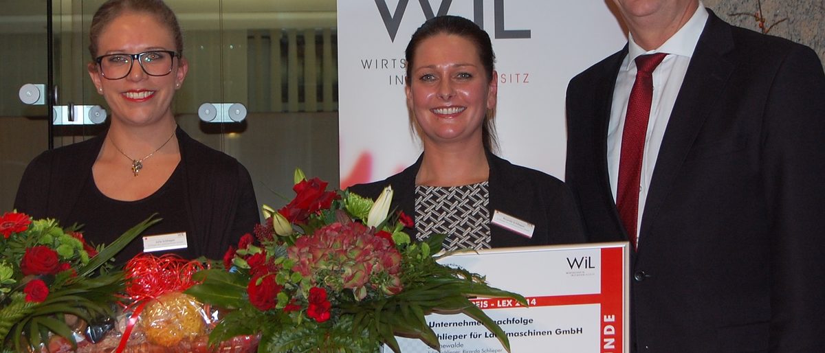 Julia und Ricarda Schlieper mit Dietmar Woidke