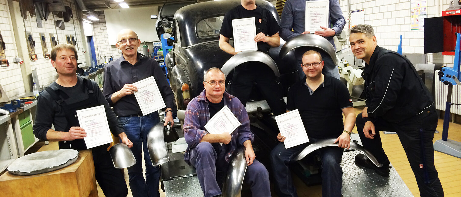 Die begeisterten Teilnehmer des Oldtimer Schnupperkurs. Die begeisterten Teilnehmer des Oldtimer Schnupperkurs.