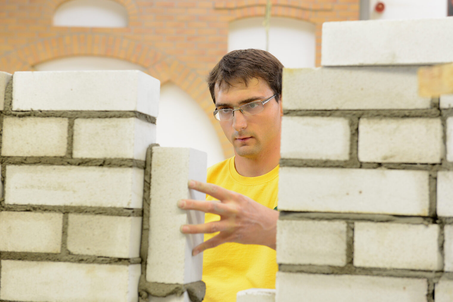 Großräschen Lehrbauhof der Handwerkskammer Cottbus Leistungswettbewerb des Deutschen Handwerks Maurer Adam Nowakowski (Cottbus) Platz 2 (Terpe Bau GmbH Spremberg) Großräschen Lehrbauhof der Handwerkskammer Cottbus Leistungswettbewerb des Deutschen Handwerks Maurer Adam Nowakowski (Cottbus) Platz 2 (Terpe Bau GmbH Spremberg)