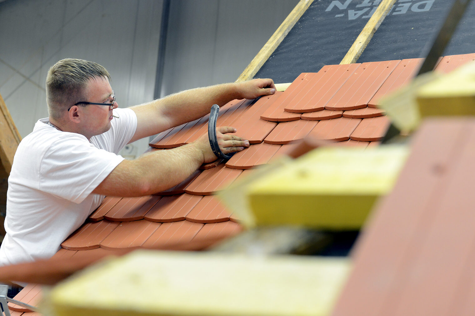 Großräschen Lehrbauhof der Handwerkskammer Cottbus Leistungswettbewerb des Deutschen Handwerks Dachdecker Mirko Mroos Großräschen Lehrbauhof der Handwerkskammer Cottbus Leistungswettbewerb des Deutschen Handwerks Dachdecker Mirko Mroos