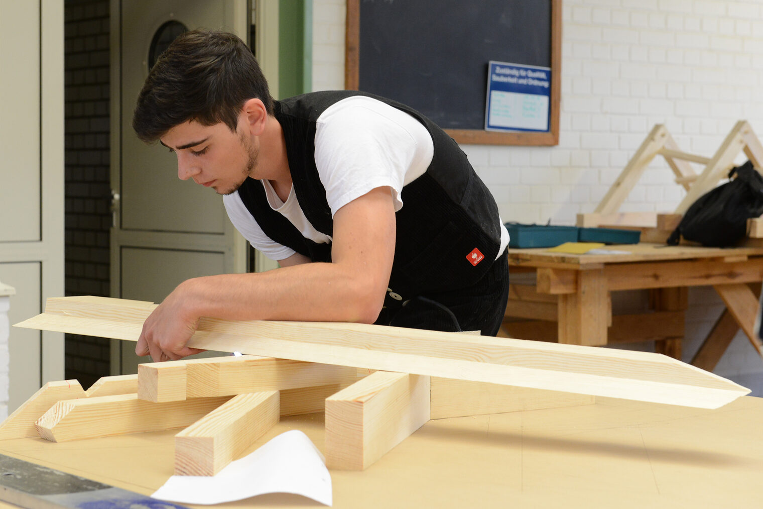 Großräschen Lehrbauhof der Handwerkskammer Cottbus Leistungswettbewerb des Deutschen Handwerks Toni Twrdek (Cottbus) Platz 4 (DDK Holzbau GmbH Röderland/Haida) Großräschen Lehrbauhof der Handwerkskammer Cottbus Leistungswettbewerb des Deutschen Handwerks Toni Twrdek (Cottbus) Platz 4 (DDK Holzbau GmbH Röderland/Haida)