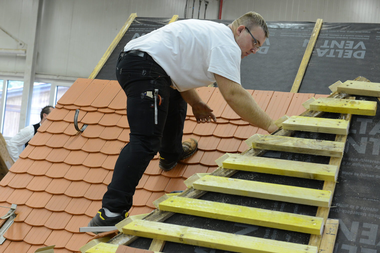 Großräschen Lehrbauhof der Handwerkskammer Cottbus Leistungswettbewerb des Deutschen Handwerks Dachdecker Mirko Mroos Großräschen Lehrbauhof der Handwerkskammer Cottbus Leistungswettbewerb des Deutschen Handwerks Dachdecker Mirko Mroos
