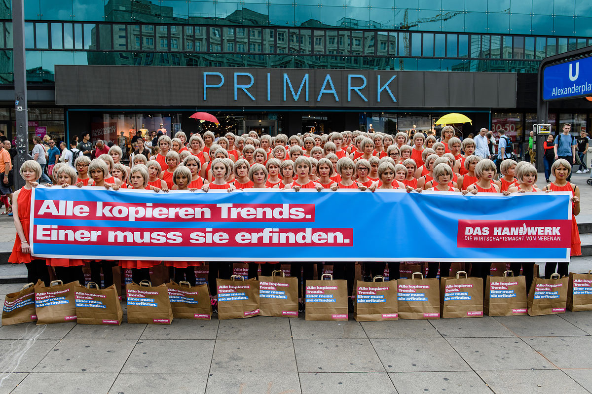 Das Handwerk: Alle kopieren Trends. Einer muss sie erfinden. 29. Juni 2016 Copyright: Zentralverband des Deutschen Handwerks/Deutscher Handwerkskammertag (DHKT)/Stefan Hoederath Kostenlose Verwendung bei redaktioneller Berichterstattung u¿ber das Handwerk.