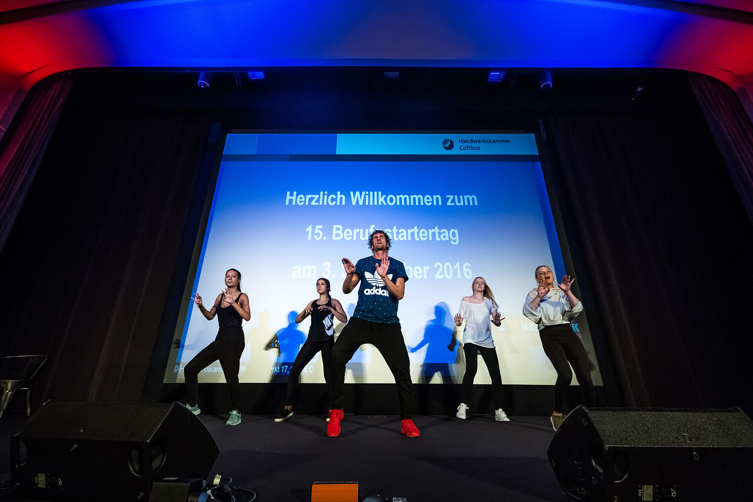 Tanzprogramm der "MOOKO-Crews der Academy of Music --- 15.Berufsstartertag der Handwerkskammer Cottbus im Weltspiegel am 03. September 2016 Tanzprogramm der "MOOKO-Crews der Academy of Music --- 15.Berufsstartertag der Handwerkskammer Cottbus im Weltspiegel am 03. September 2016