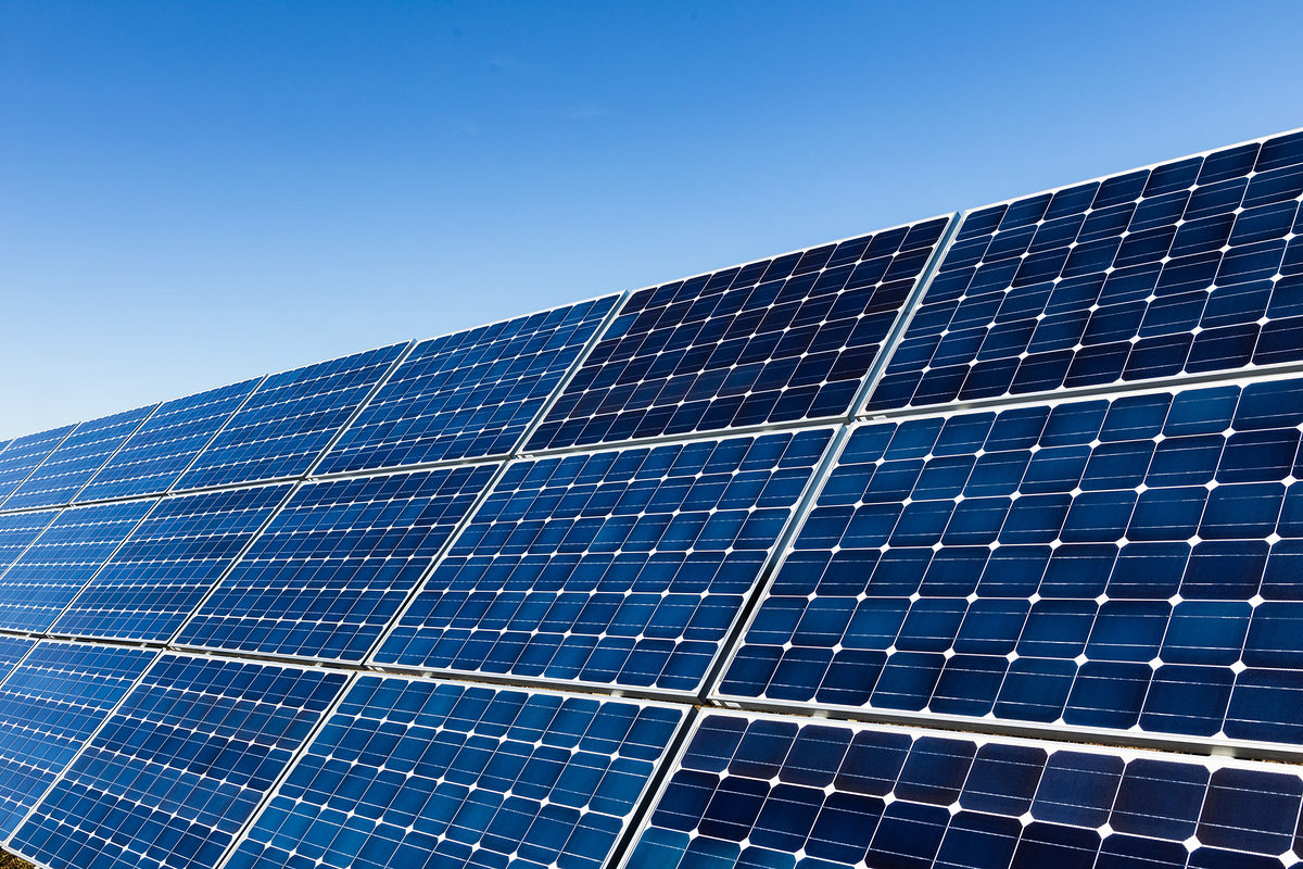 Row of photovoltaic solar panels and blue sky Photovoltaik, Photovoltaikplatte, Solar, Solarpanel