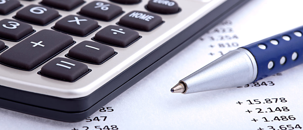 auswertung, finanzen, taschenrechner, papier, stift, abschreibung, buchhaltung, bilanzierung, arbeit, arbeiten, betriebswirtschaftlich, betriebswirtschaftliche, bilanz, blatt, budget, buero, business, daten, datenmengen, erfolgreich, ergebnis, geld, geschäft, gewinn, handel, kontostand, markt, nummern, office, profit, prozent, rechnen, rechner, rechnung, report, saldo, statistische, tasten, umsatz, kugelschreiber, verdienst, verlust, büromaterial, makro, nahaufnahme, steuern, steuererklärung, zahlen, ziffern, kosten