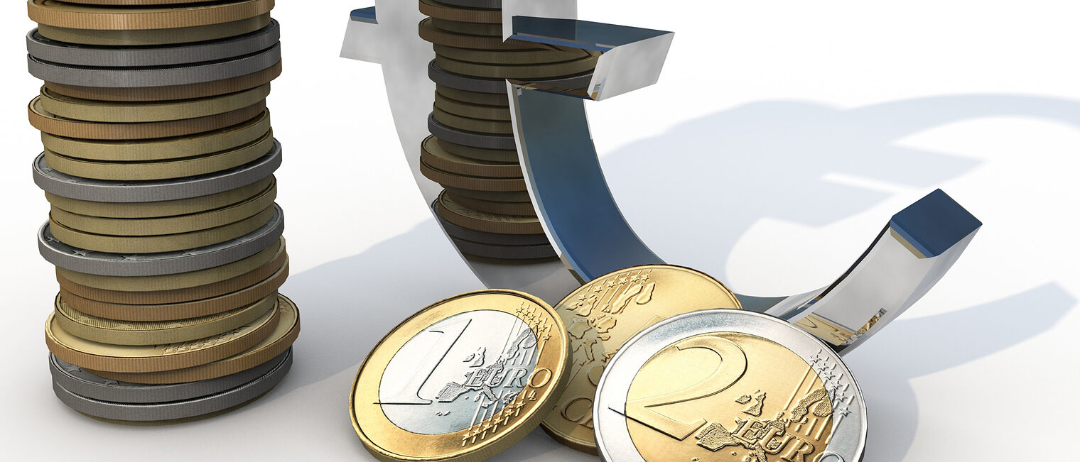 Euro Sign with differnt Euro Coins Schlagwort(e): Euro, money, finacial, crisis, coins, white, silver gold, business, accounting
