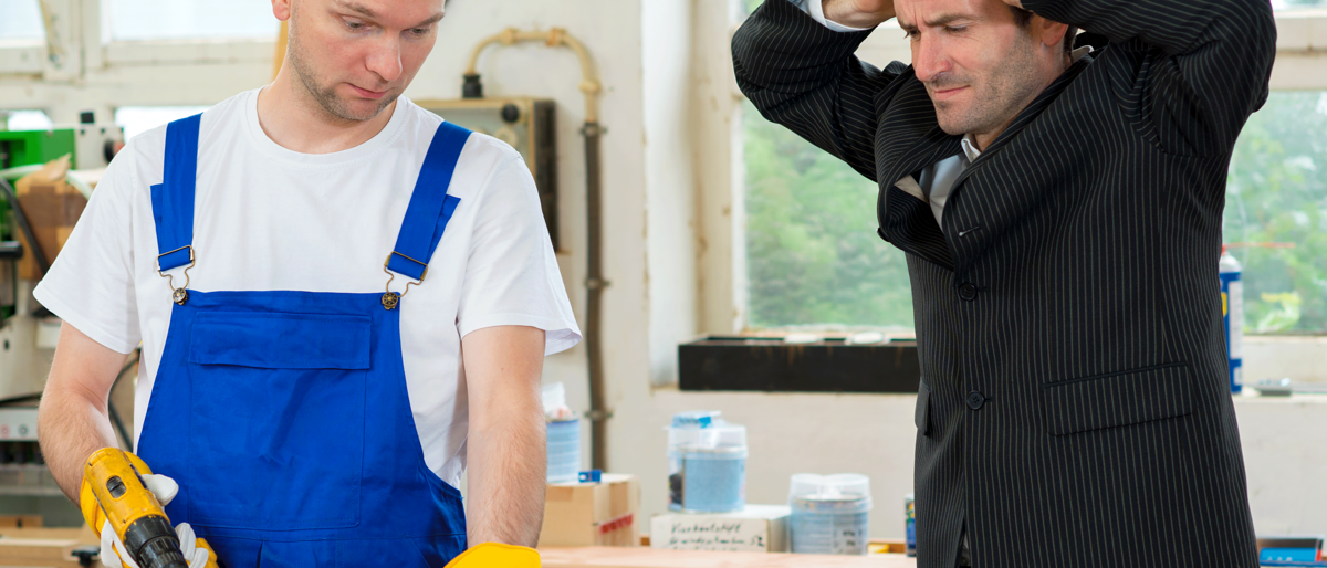 Kunde ärgert sich über Handwerker,Reklamation,Gewährleistung,