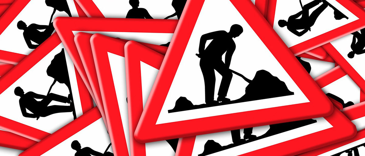 Straßenbaustellen, Baustelle, Baustellenschild, Verkehrssicherheit