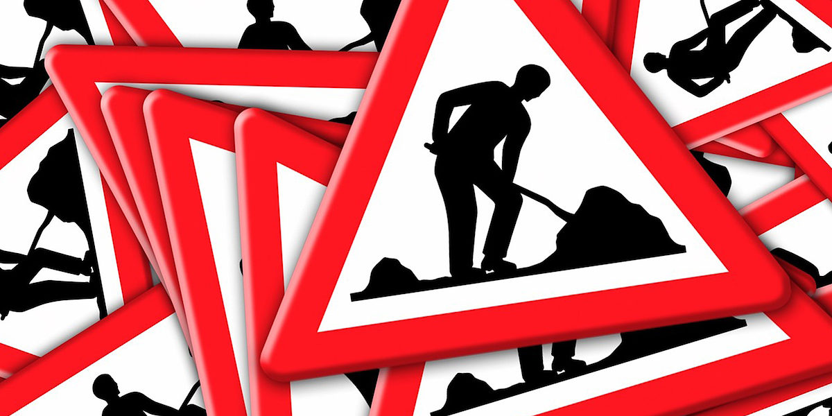 Straßenbaustellen, Baustelle, Baustellenschild, Verkehrssicherheit