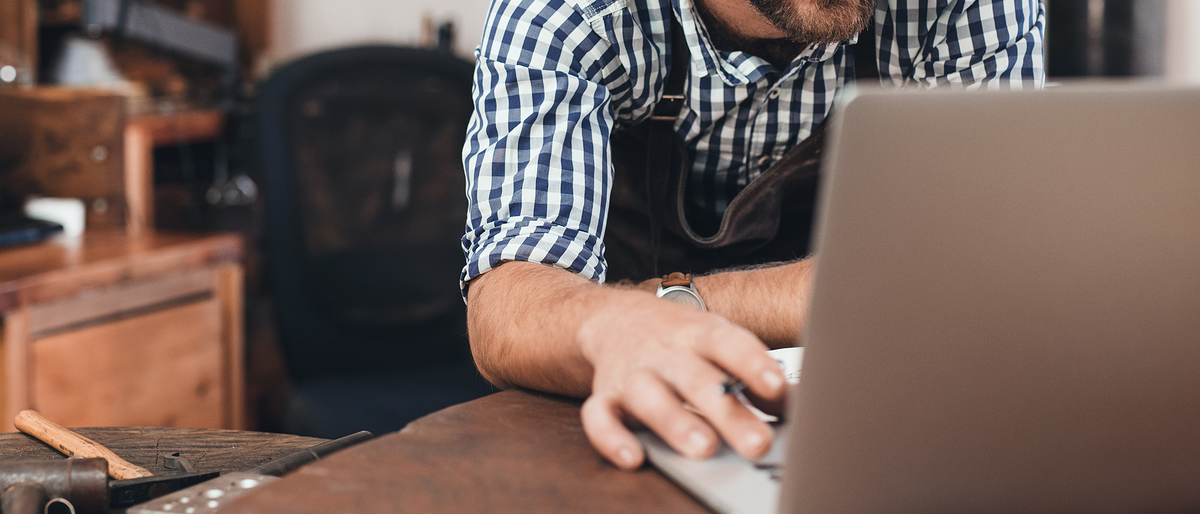 Kostenrechnung im Handwerk,Controlling im Handwerk,Handwerk,Handwerker am PC