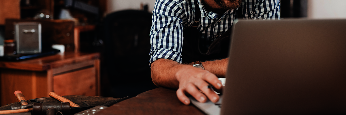 Kostenrechnung im Handwerk,Controlling im Handwerk,Handwerk,Handwerker am PC