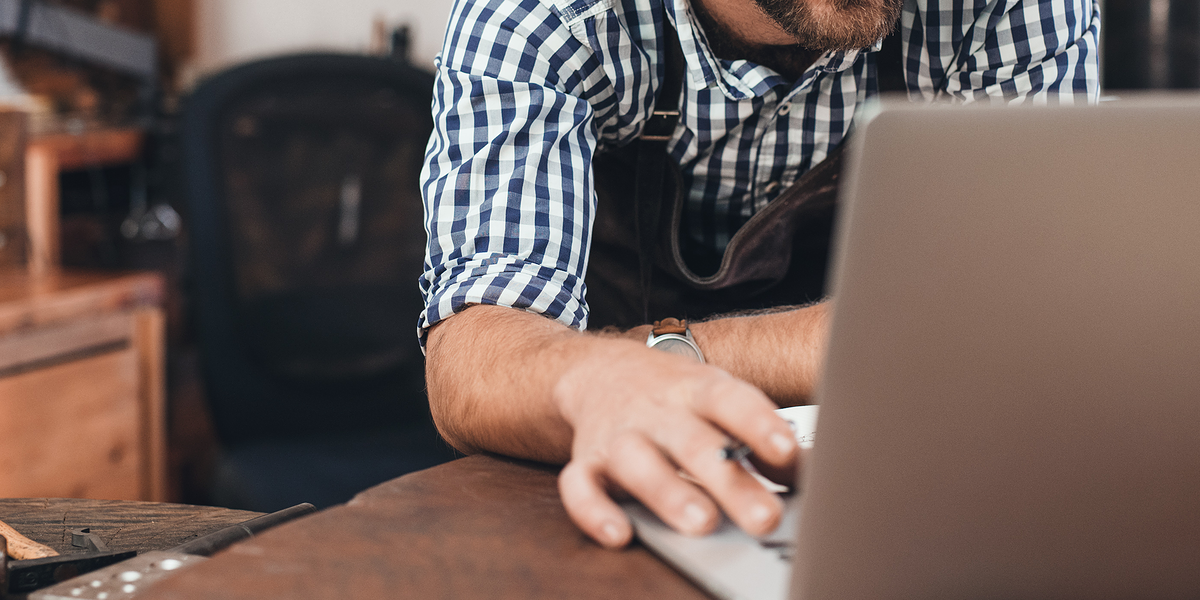 Kostenrechnung im Handwerk,Controlling im Handwerk,Handwerk,Handwerker am PC