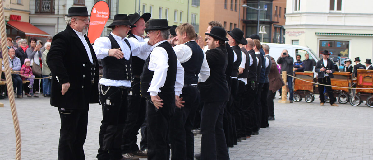 Maibaumstellen