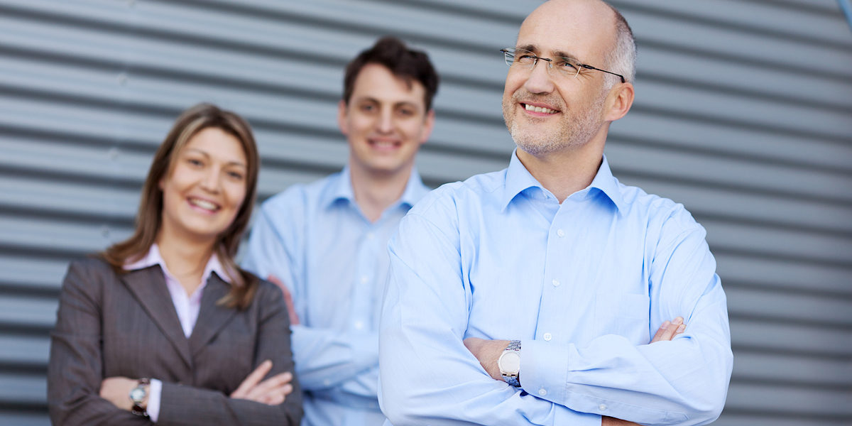 business, team, b¿ro, arbeit, karriere, ausbildung, bildung, nachfolge, unternehmen, arme verschr¿nkt, vision, zukunft, jung, erfolg, erfolgreich, wachstum, entwicklung, beruf, arbeitsplatz, job, gruppe, industrie, handwerk, dienstleistung, angestellte, mitarbeiter, kollegen, chef, teamwork, gemeinschaft, kaufmann, leute, menschen, personal, arbeiten, jobsuche, lernen, fortbildung, weiterbildung, erfahrung, zusammen, ziel, l¿cheln, lachen, motiviert, seri¿s, 40-50, 20-30