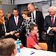 Bundespräsident Frank-Walter Steinmeier besichtigte das Berufsbildungs- und Technologiezentrum (BTZ) der Handwerkskammer Cottbus. In Beisein von Ministerpräsident Dr. Dietmar Woidke traf das Staatsoberhaupt in den Werkstätten auf Lehrlinge, Meisterschüler und Flüchtlinge.Sie zählen zu den mehr als 40.000 Teilnehmern, die die Bildungsstätte seit 1997 durchlaufen haben. Der Termin war ein Programmpunkt des Antrittsbesuches, den der Bundespräsident gemeinsam mit seiner Gattin Elke Büdenbender dem Land Brandenburg abstattet.