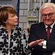 Bundespräsident Frank-Walter Steinmeier besichtigte das Berufsbildungs- und Technologiezentrum (BTZ) der Handwerkskammer Cottbus. In Beisein von Ministerpräsident Dr. Dietmar Woidke traf das Staatsoberhaupt in den Werkstätten auf Lehrlinge, Meisterschüler und Flüchtlinge.Sie zählen zu den mehr als 40.000 Teilnehmern, die die Bildungsstätte seit 1997 durchlaufen haben. Der Termin war ein Programmpunkt des Antrittsbesuches, den der Bundespräsident gemeinsam mit seiner Gattin Elke Büdenbender dem Land Brandenburg abstattet.