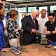 Bundespräsident Frank-Walter Steinmeier besichtigte das Berufsbildungs- und Technologiezentrum (BTZ) der Handwerkskammer Cottbus. In Beisein von Ministerpräsident Dr. Dietmar Woidke traf das Staatsoberhaupt in den Werkstätten auf Lehrlinge, Meisterschüler und Flüchtlinge.Sie zählen zu den mehr als 40.000 Teilnehmern, die die Bildungsstätte seit 1997 durchlaufen haben. Der Termin war ein Programmpunkt des Antrittsbesuches, den der Bundespräsident gemeinsam mit seiner Gattin Elke Büdenbender dem Land Brandenburg abstattet.