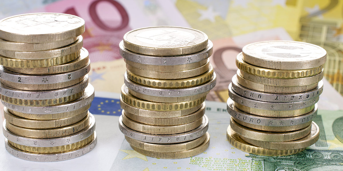 geld, euro, eurostcke, euroschein, geldscheine, turm, stapel, sule, euros, whrung, sparen, ausgeben, finanzen, finanzierung, euroscheine, gestapelt, gold, silber, ein, zwei, viele, stck, menge, eurostck, bank, wohlstand, reichtum, makro, ersparnis, business, wechseln, wechselkurs, europisch, europa, eu, markt, kaufen, verdienen, mnzen, mnzstapel, mnzgeld, kleingeld, mnze, kosten, wirtschaft, steuer, finanzwirtschaft, geldanlage, gutschein, geschenk