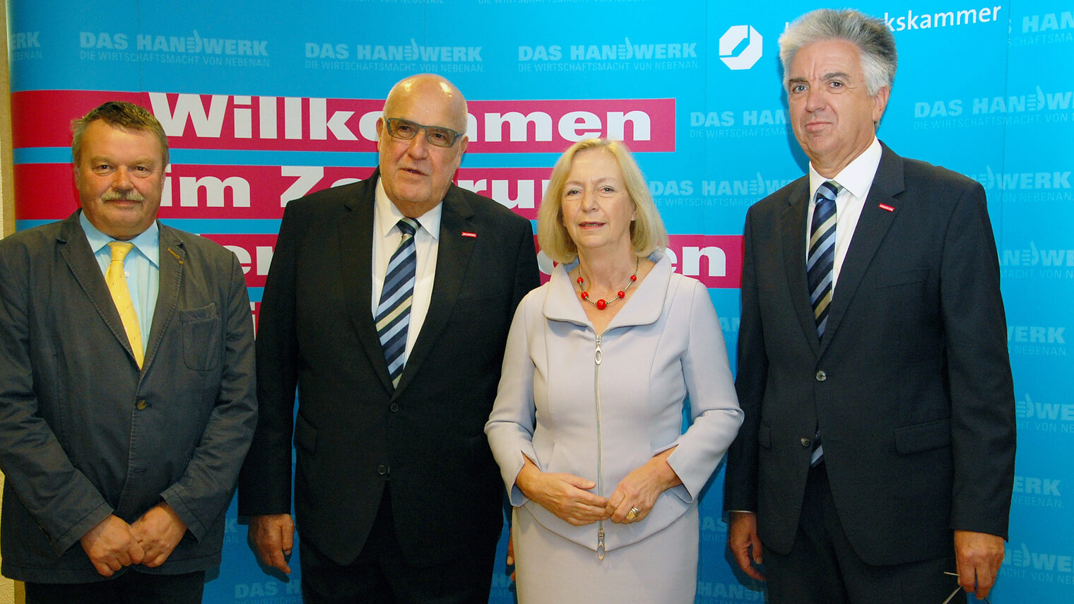 Dr. Klaus-Peter Schulze, CDU-Bundestagsabgeordneter, Peter Dreißig, Präsident der Handwerkskammer Cottbus, Bundesministerin Prof. Dr. Johanna Wanka und Knut Deutscher, HWK-Hauptgeschäftsführer. 