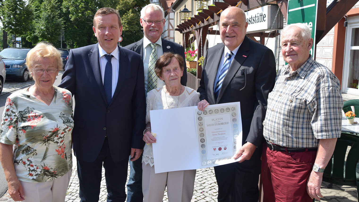 Platin-Meisterbrief für Irene Neubert