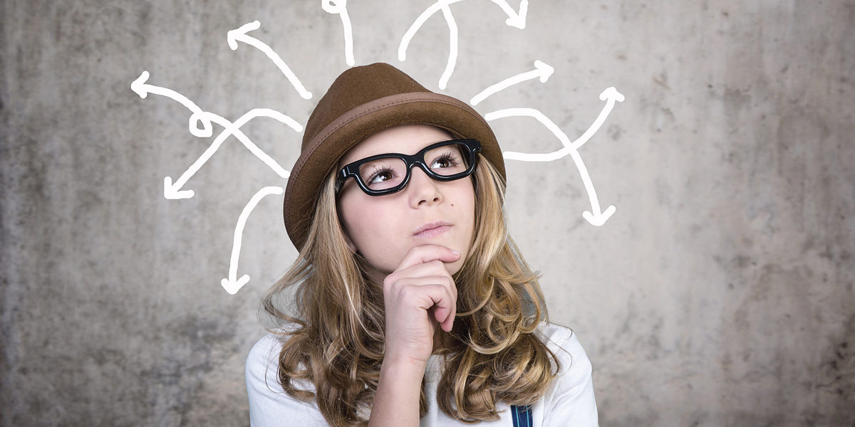 kindheit, ausbildung, schulkind, jugendlich, zukunft, gut aussehend, studieren, lehre, studium, ratlos, intelligent, kind, grundschule, gymnasium, fragen, fragezeichen, überlegen, schule, mädchen, jugend, studenten, lernen, gesicht, person, think, blick, kontrolle, arbeit, tafel, caucasian, freudig, hand, hintergrund, ideen, klein, knowledge, little, räume, schularbeit, sohn, von, innen, lehrer, stift, glühbirne, lehren, zeigen, abschluss, blond, hut