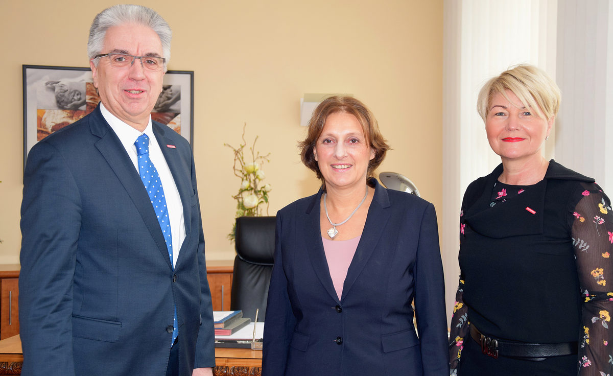 Bildungsministerin Britta Ernst auf Stippvisite in Cottbus