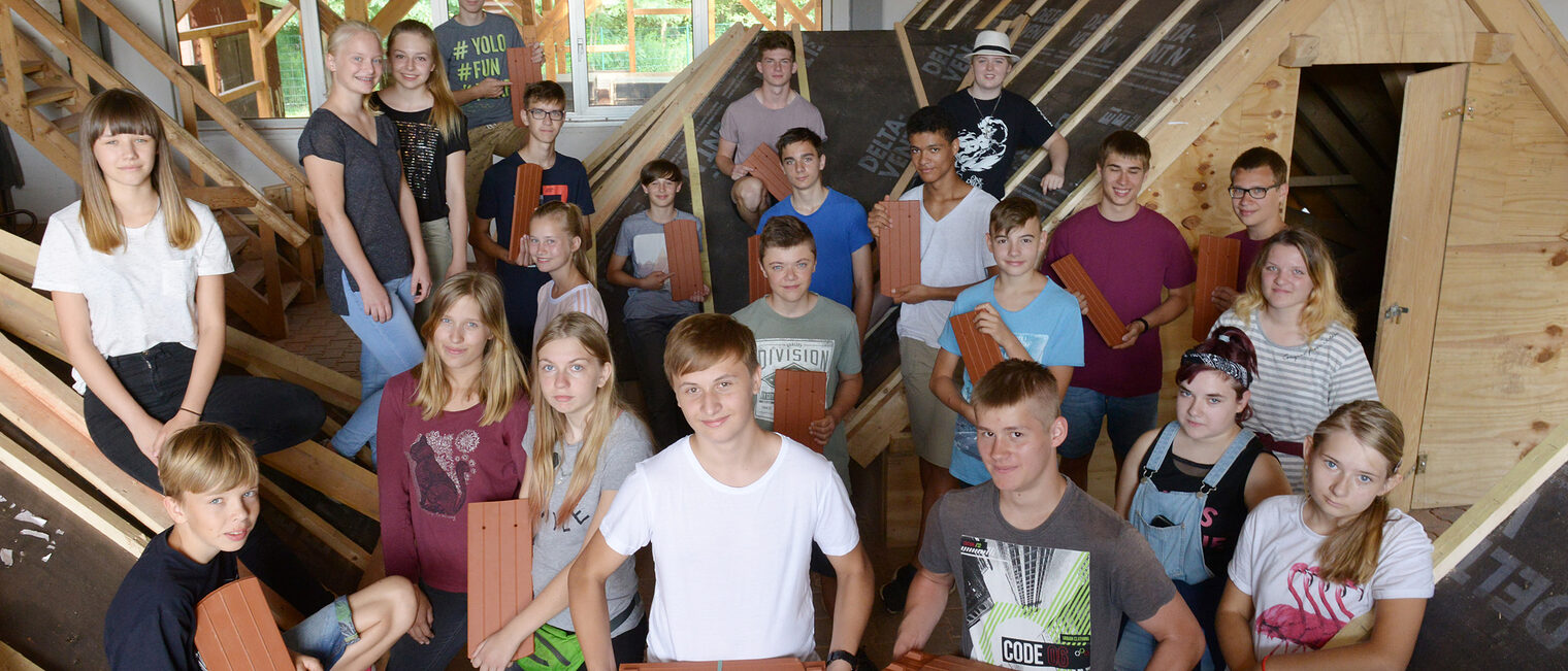 Gro&iquest;r&iquest;schen Bau-Sommercamp im Lehrbauhof Gro&iquest;r&iquest;schen der Handwerkskammer Cottbus