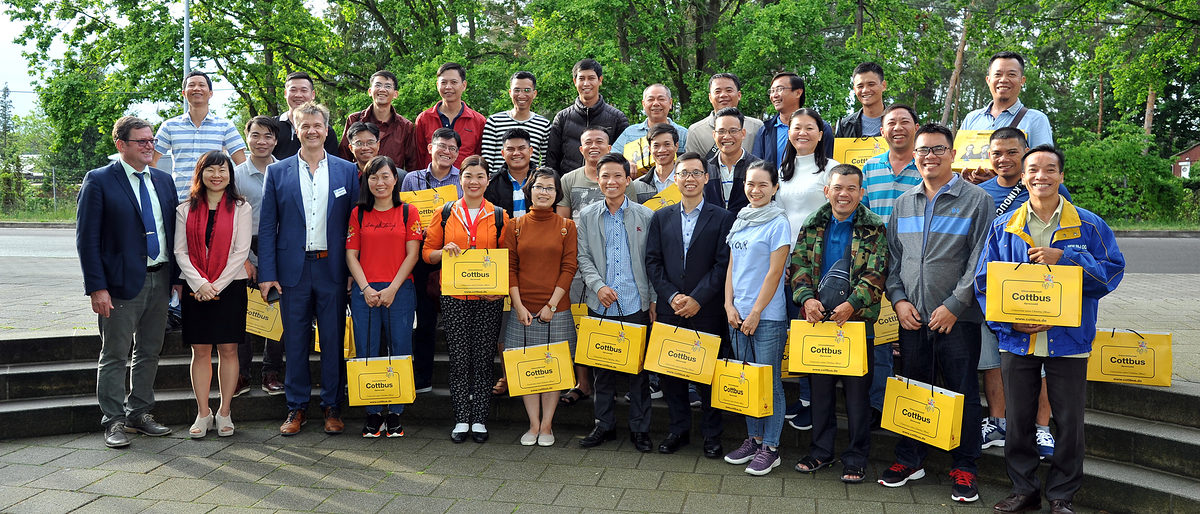 Vietnamesische Berufsschüler im BTZ angekommen