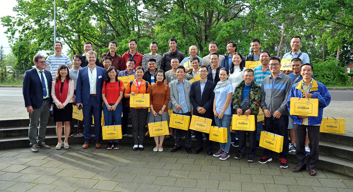 Vietnamesische Berufsschüler im BTZ angekommen