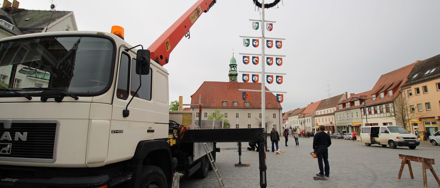 2020 Maibaum aufgestellt von Sparkasse Elbe-Elster