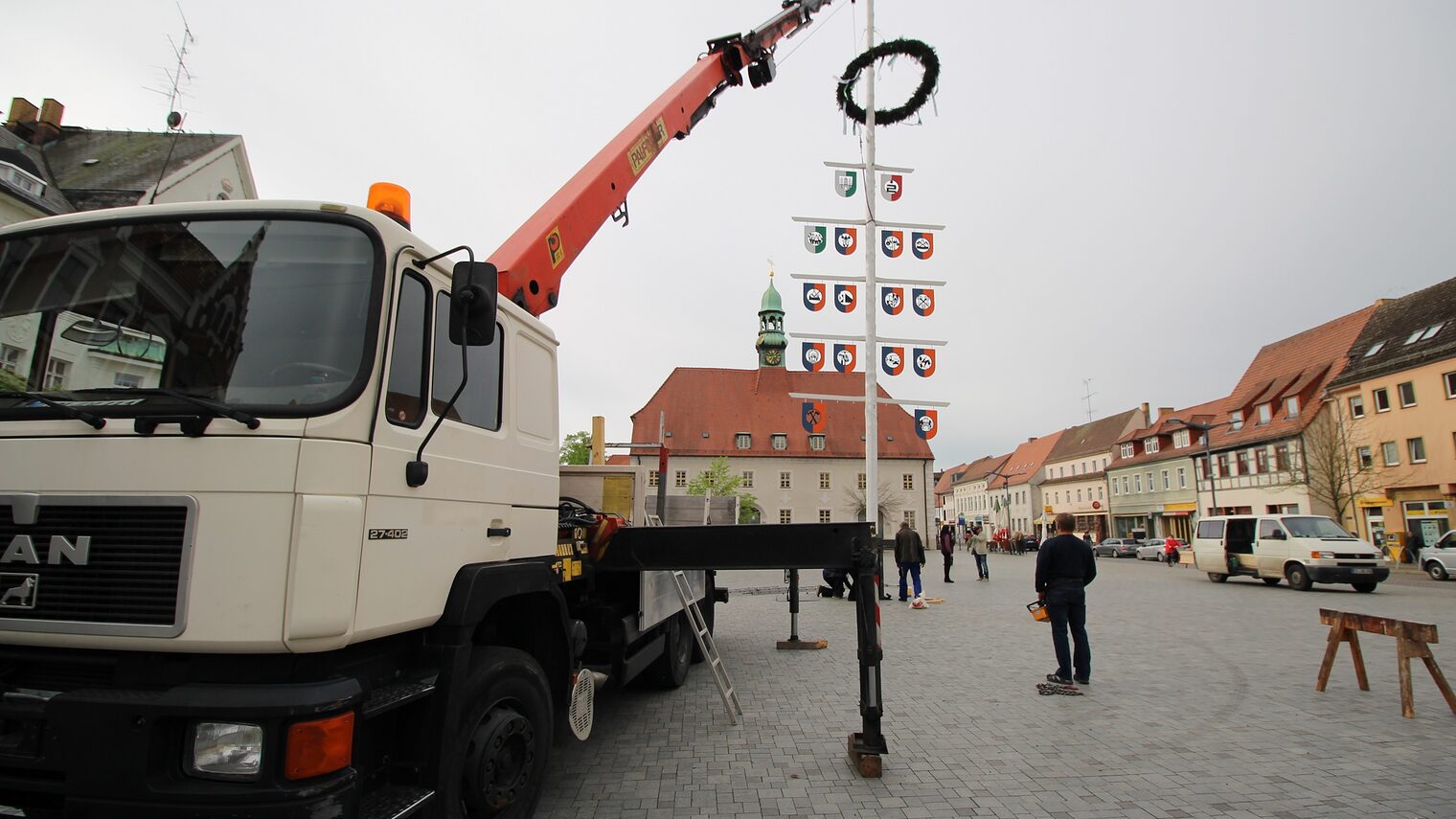 2020 Maibaum aufgestellt von Sparkasse Elbe-Elster