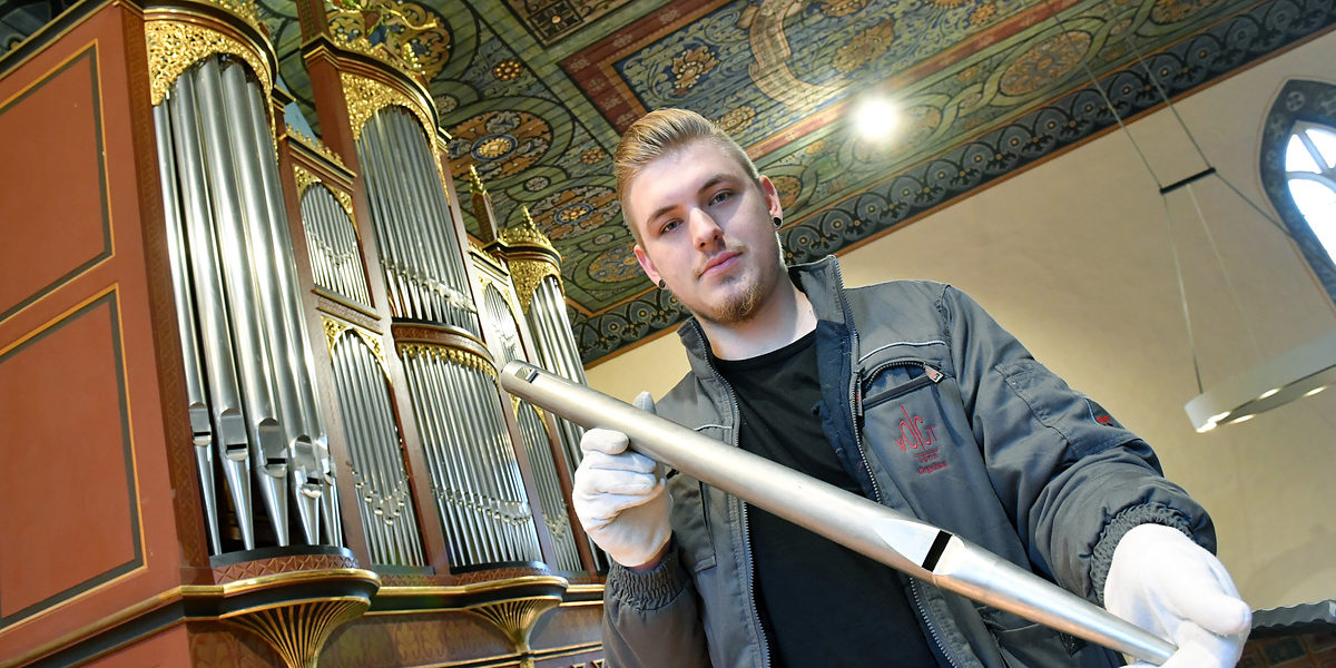Bundessieger im Leistungswettbewerb des Deutschen Handwerks Damian Schütze (23) beim Mitteldeutschen Orgelbau A. Voigt GmbH - Schlagwort(e): Dr. Markus Voigt Orgelbau Bad Liebenwerda, Bundessieger im Leistungswettbewerb des Deutschen Handwerks Dami