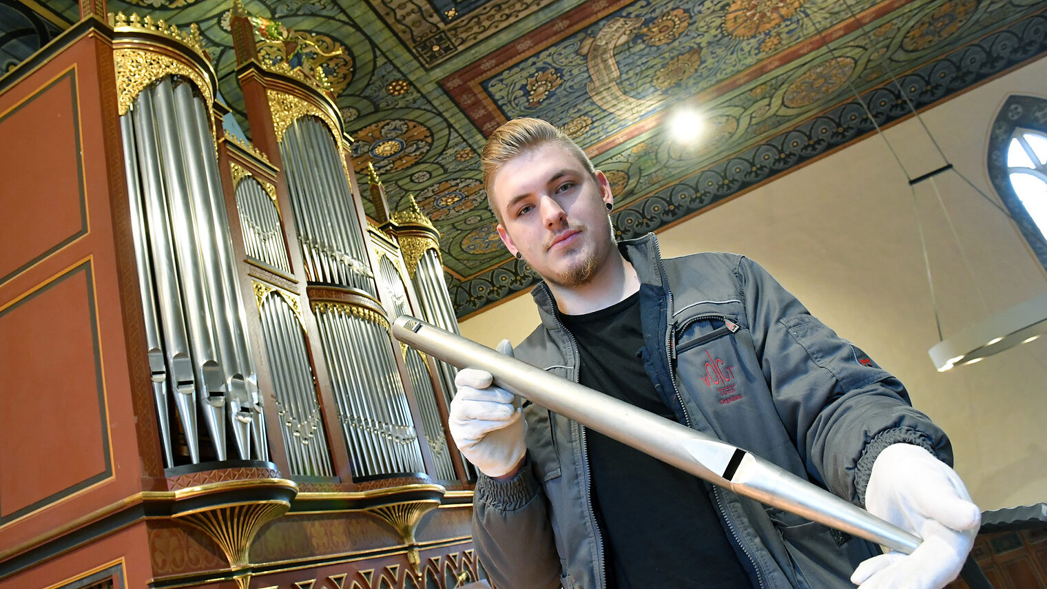 Bundessieger im Leistungswettbewerb des Deutschen Handwerks Damian Schütze (23) beim Mitteldeutschen Orgelbau A. Voigt GmbH - Schlagwort(e): Dr. Markus Voigt Orgelbau Bad Liebenwerda, Bundessieger im Leistungswettbewerb des Deutschen Handwerks Dami